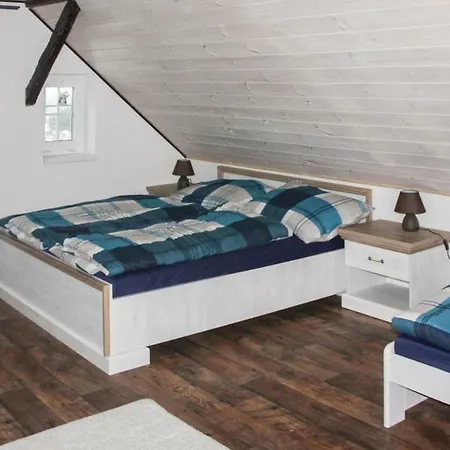 Four Bedroom Holiday In Casa de Férias Janov nad Nisou